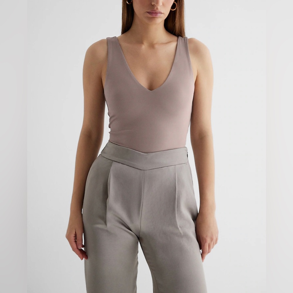 Body Contour High Compression Double V-Neck Tank in Dusty Mauve